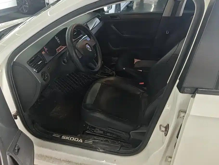 Rapid 2020 1.5L Automatic Standard Edition — миниатюра 9