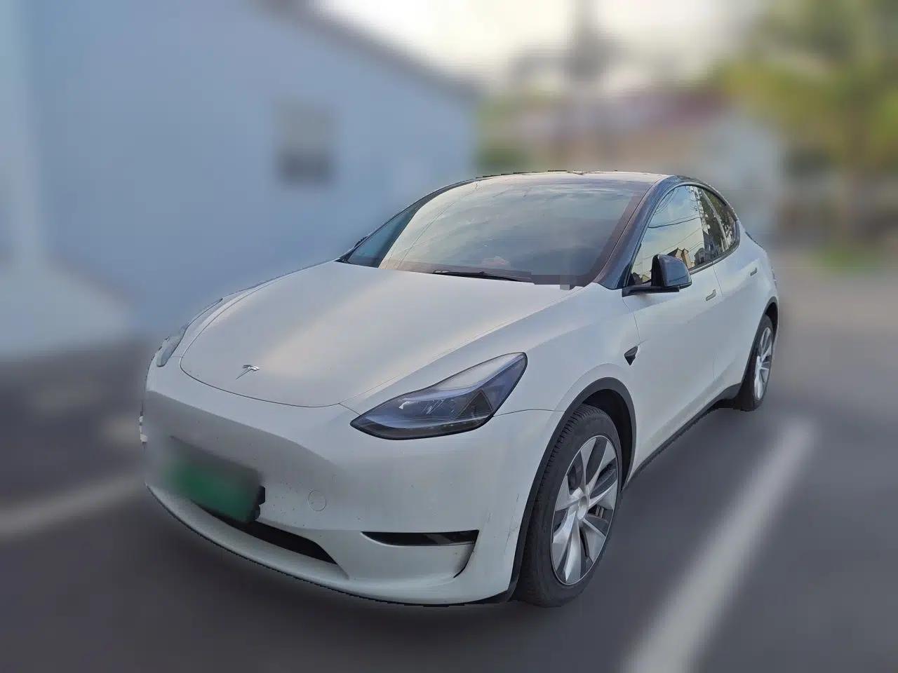 Tesla Model Y 2023 Long-Range All-Wheel-Drive Version — миниатюра 1