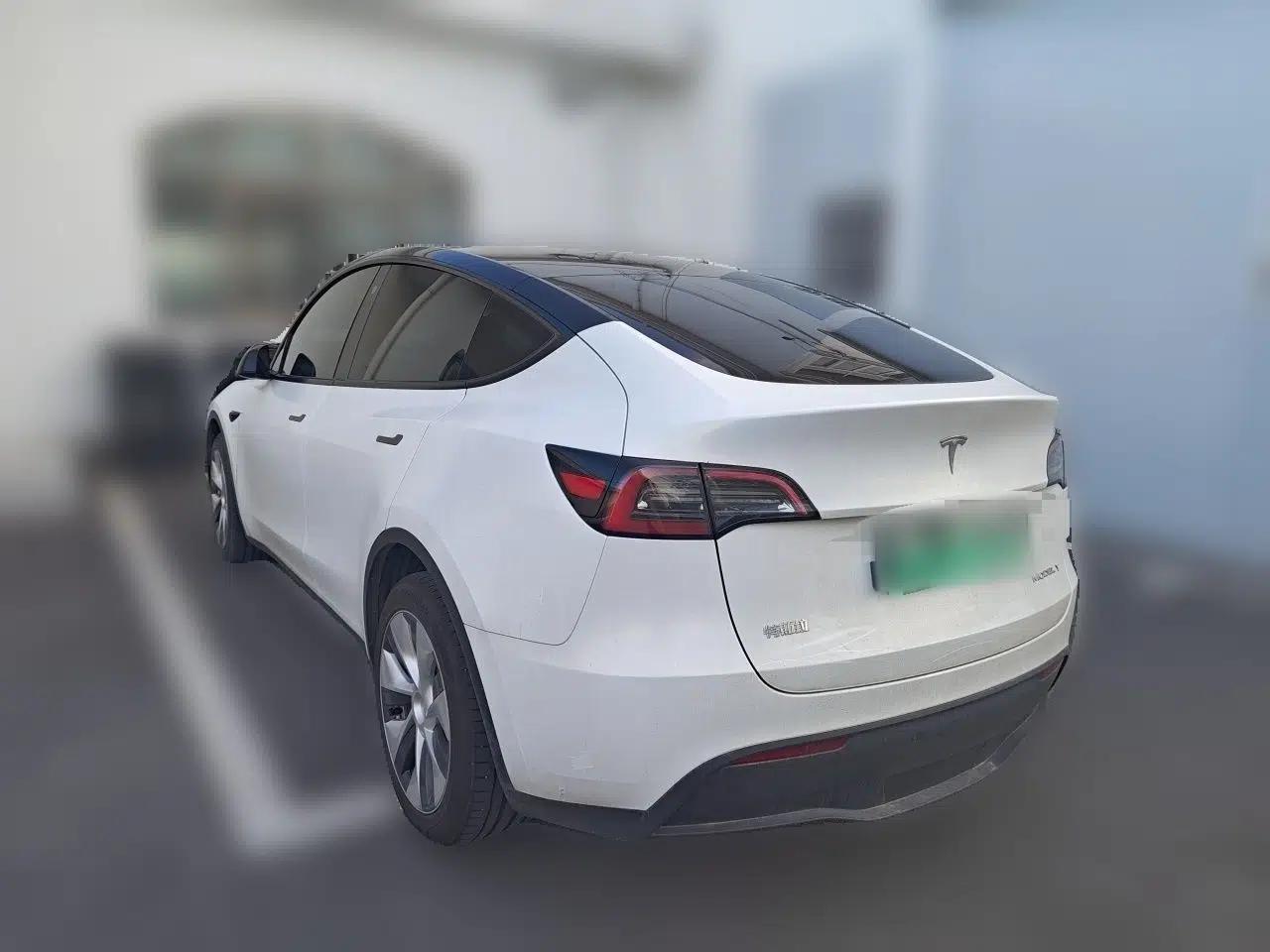 Tesla Model Y 2023 Long-Range All-Wheel-Drive Version — миниатюра 4