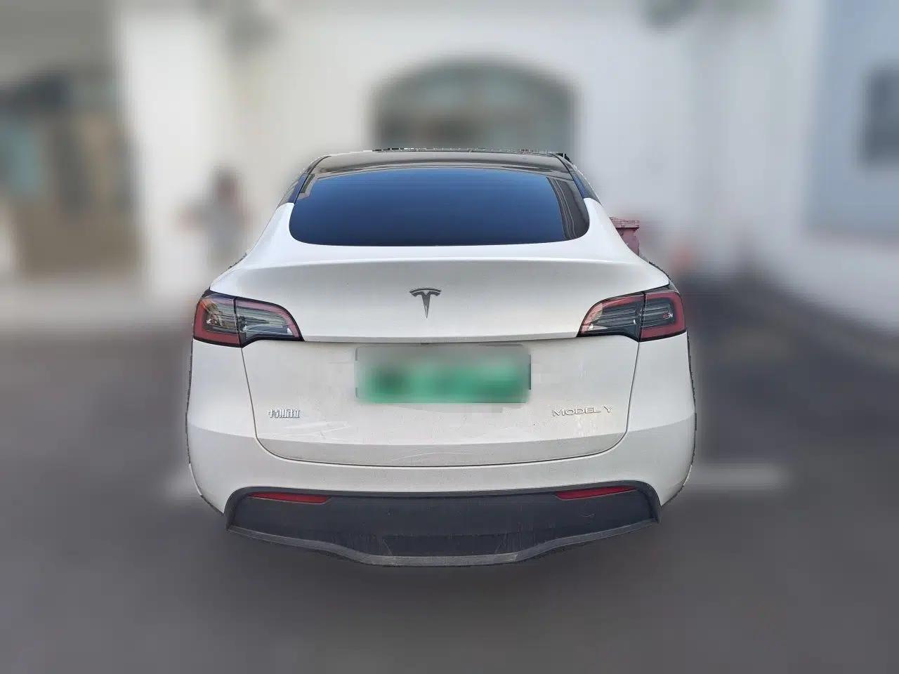 Tesla Model Y 2023 Long-Range All-Wheel-Drive Version — миниатюра 5