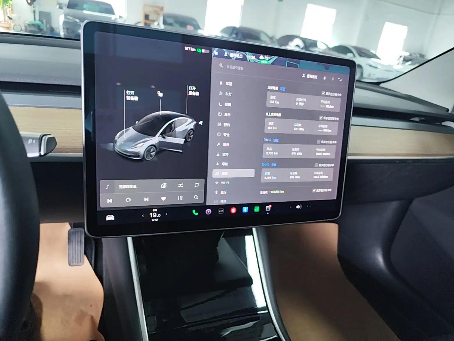 Tesla Model 3 2019 Long-Range Rear-Wheel-Drive Version — миниатюра 15