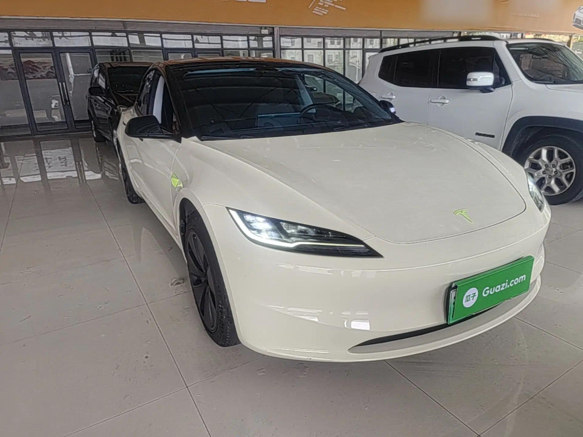 Tesla Model 3 2023 Rear-Wheel-Drive Version — миниатюра 3