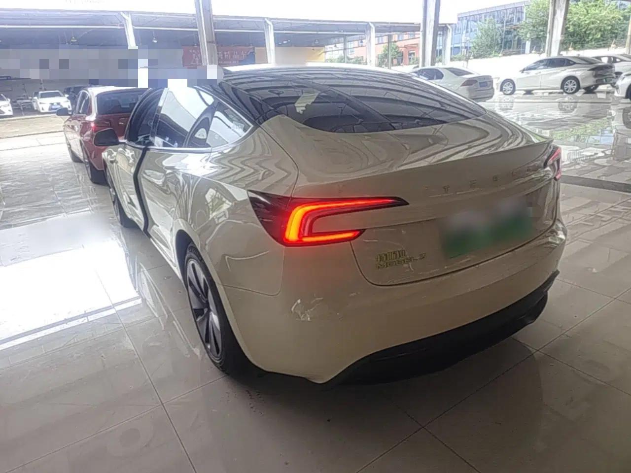 Tesla Model 3 2023 Rear-Wheel-Drive Version — миниатюра 4