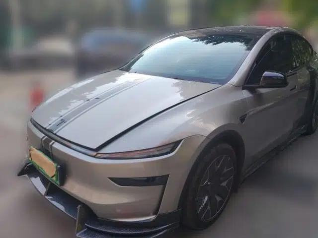 Tesla Model Y L 2025 Model Long-Range All-Wheel-Drive Version