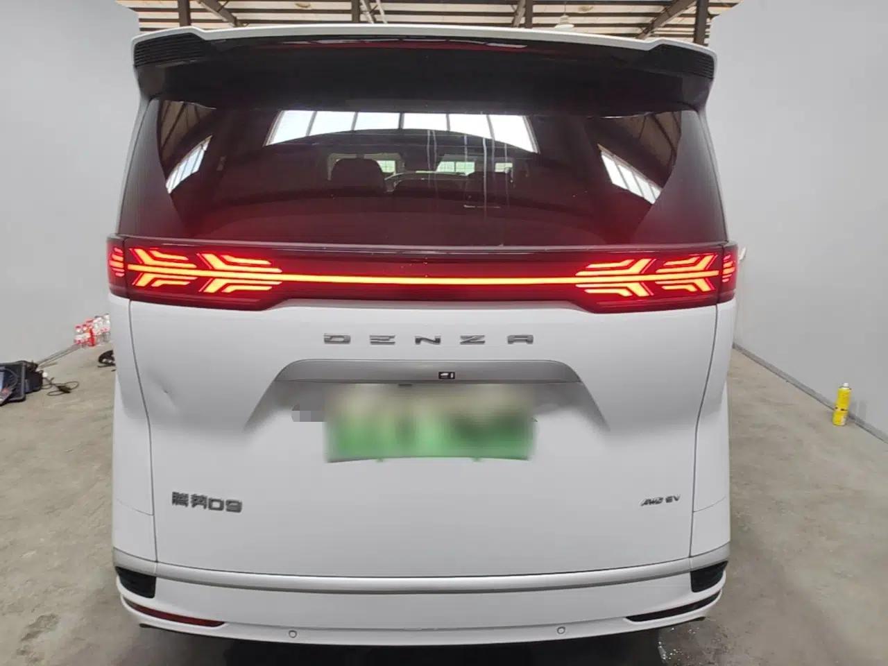 Denza D9 2022 EV 600 Four-Wheel Drive Prestige Model — миниатюра 5
