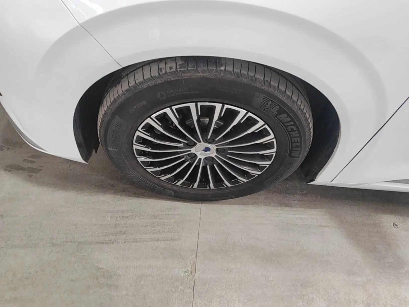 Denza D9 2022 EV 600 Four-Wheel Drive Prestige Model — миниатюра 10
