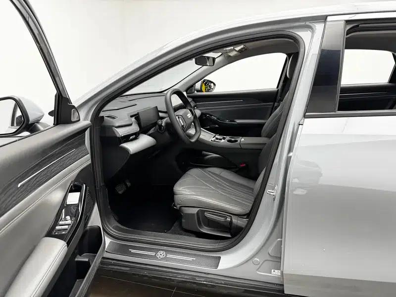 Galaxy L6 2025 1.5 EM-i DHT 140KM Long Range Edition — миниатюра 17