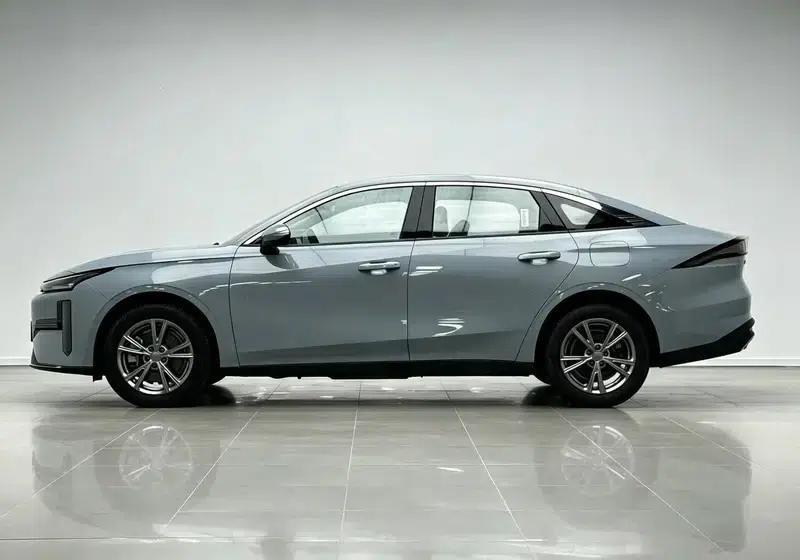 Galaxy L6 2025 1.5 EM-i DHT 140KM Long Range Edition — миниатюра 4