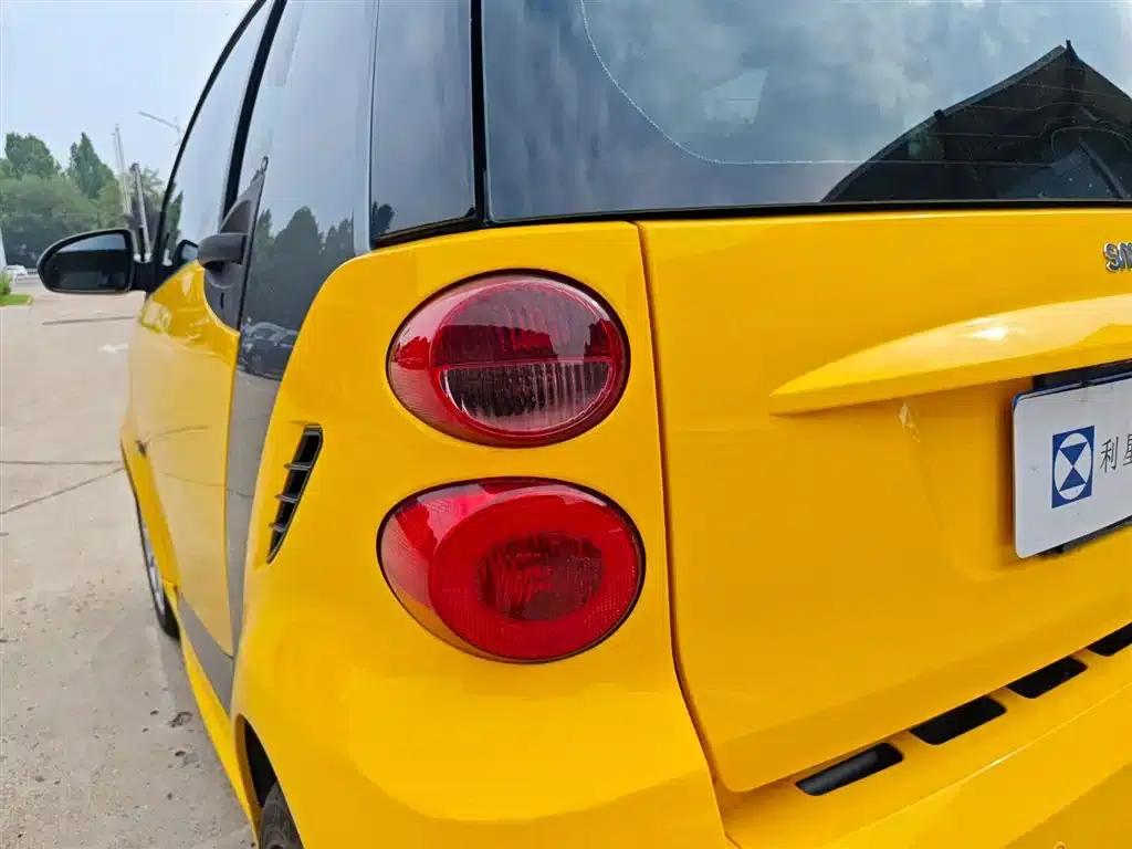 2015 Smart Fortwo 1.0 MHD Comfort Edition — миниатюра 11