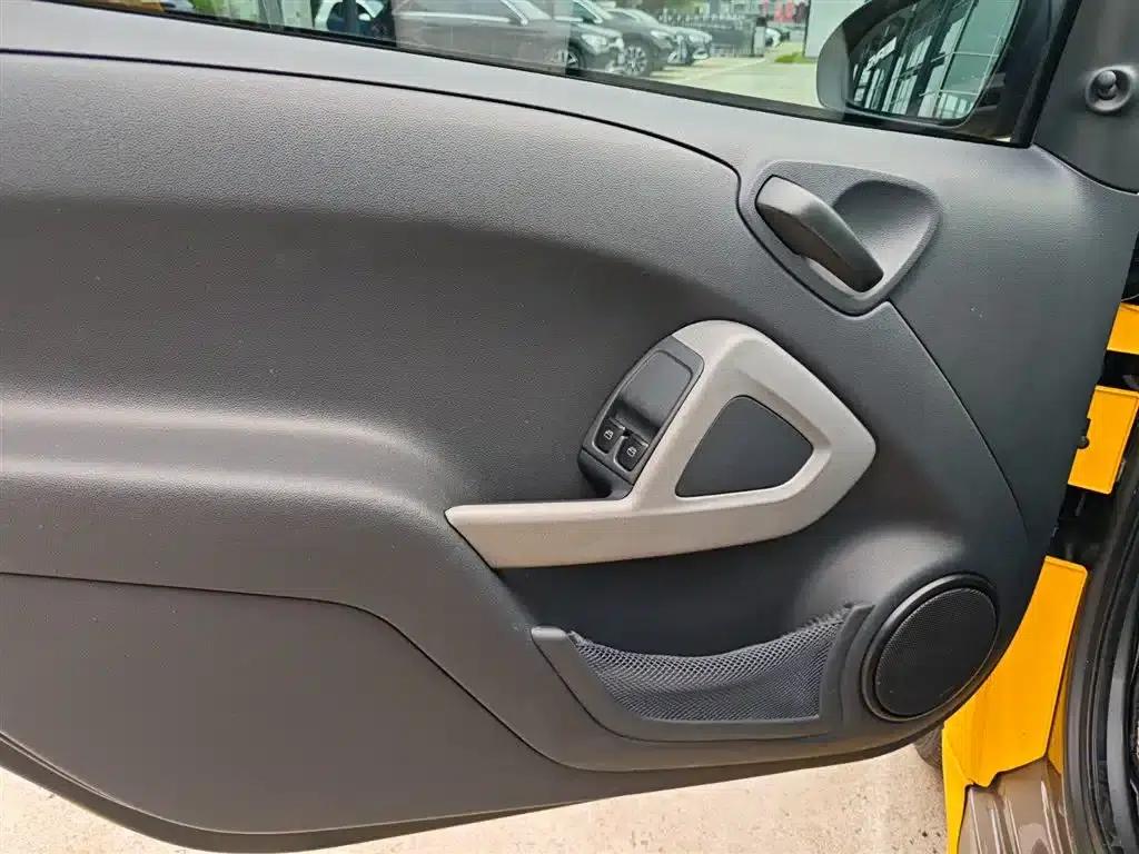 2015 Smart Fortwo 1.0 MHD Comfort Edition — миниатюра 14