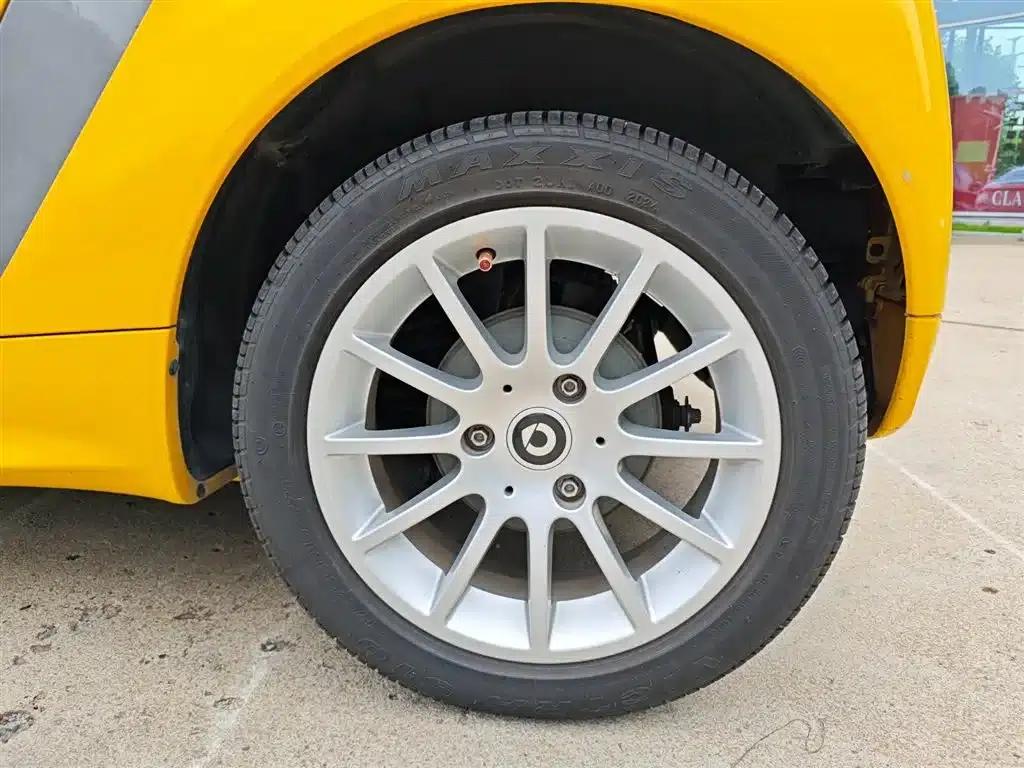 2015 Smart Fortwo 1.0 MHD Comfort Edition — миниатюра 9