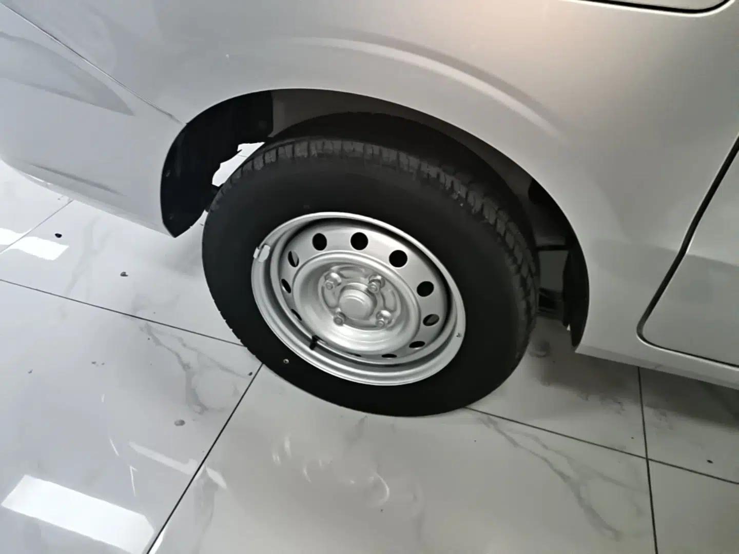Wuling Hongguang V 2022 1.5L Jingqu Edition Electric-Assist LAR — миниатюра 11