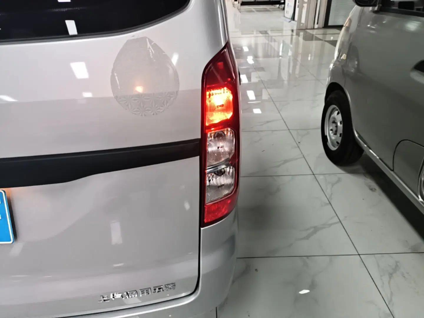 Wuling Hongguang V 2022 1.5L Jingqu Edition Electric-Assist LAR — миниатюра 9