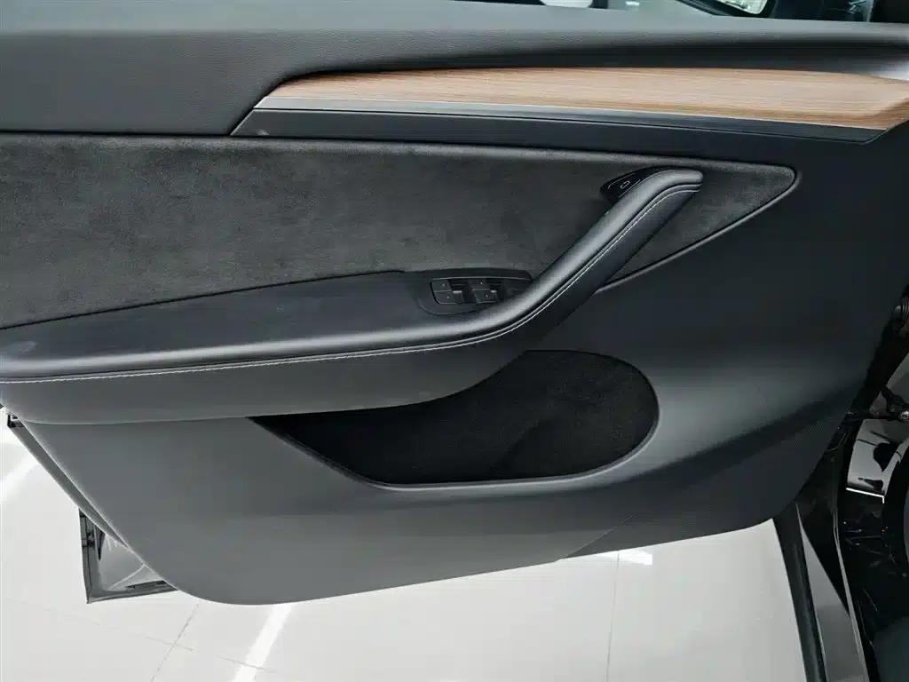 Model Y 2022 Rear-Wheel Drive — миниатюра 12