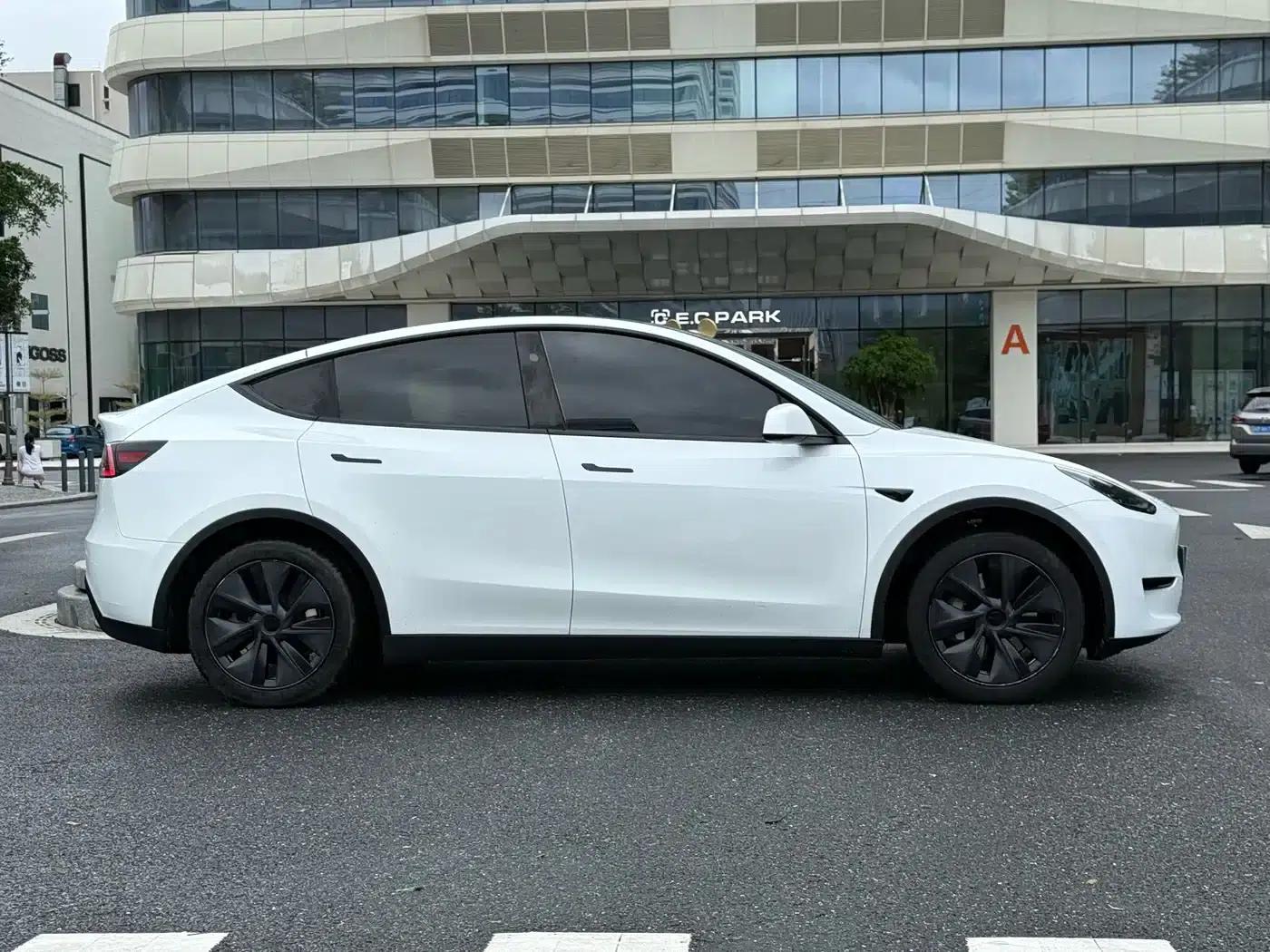 Model Y 2024 Rear-Wheel Drive — миниатюра 15