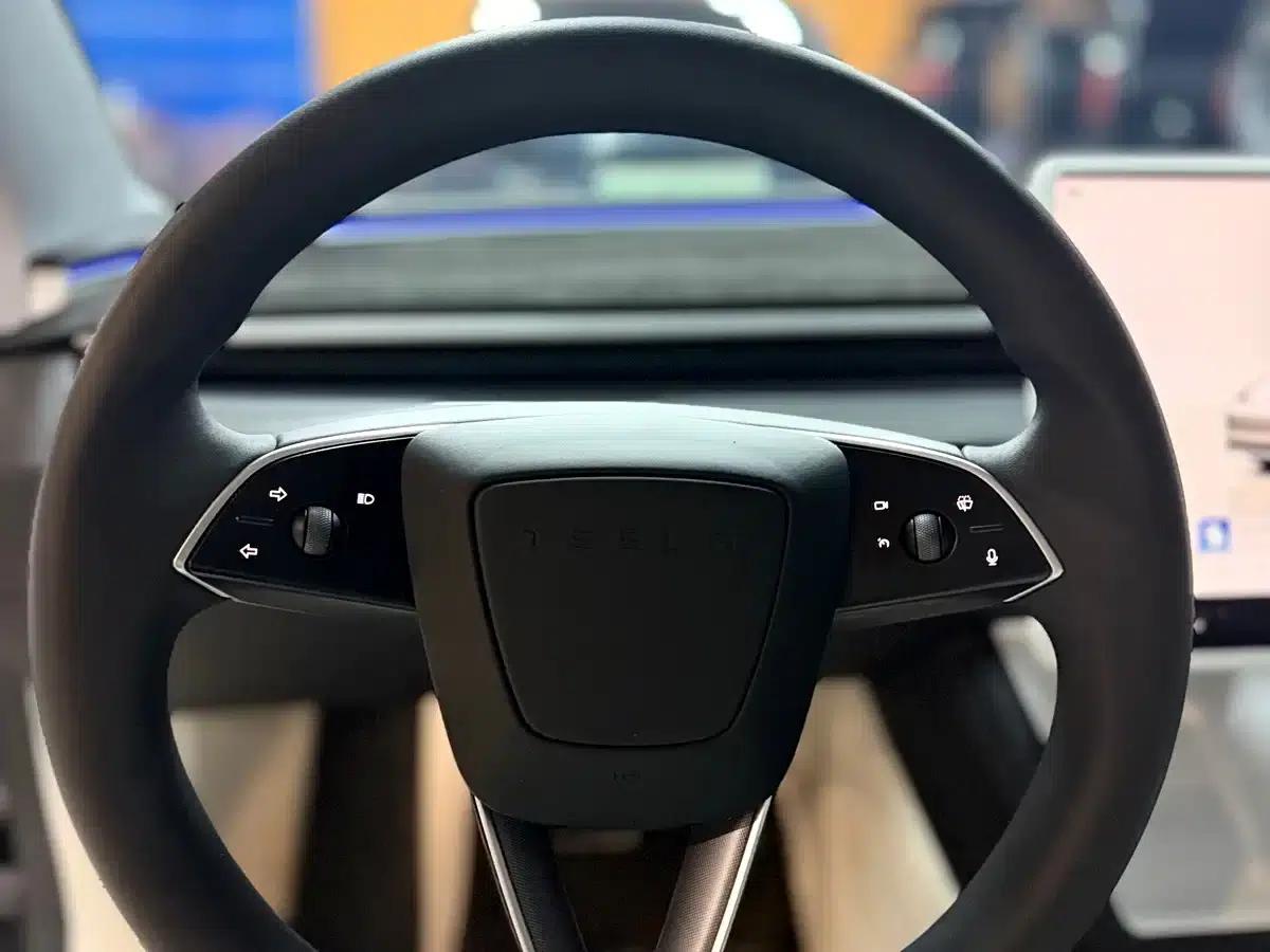 Model Y 2023 Rear-Wheel Drive — миниатюра 5
