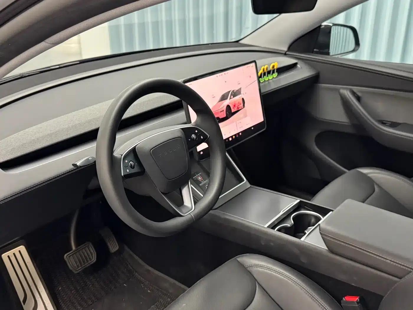 Model Y 2025 Rear-Wheel Drive — миниатюра 3