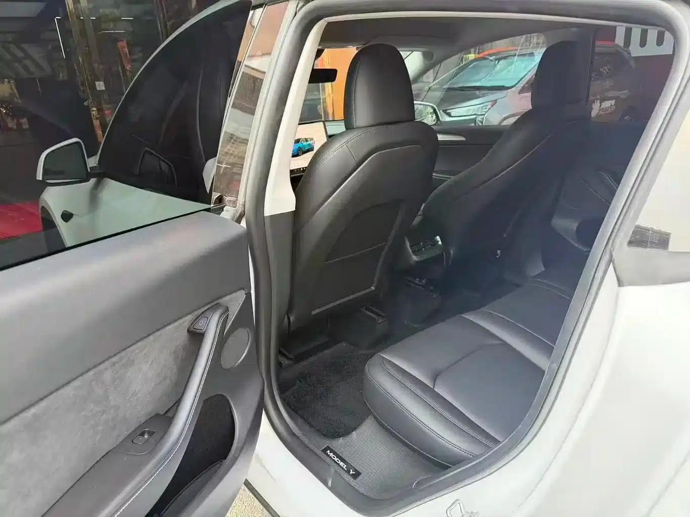 Model Y 2024 Rear-Wheel Drive — миниатюра 3