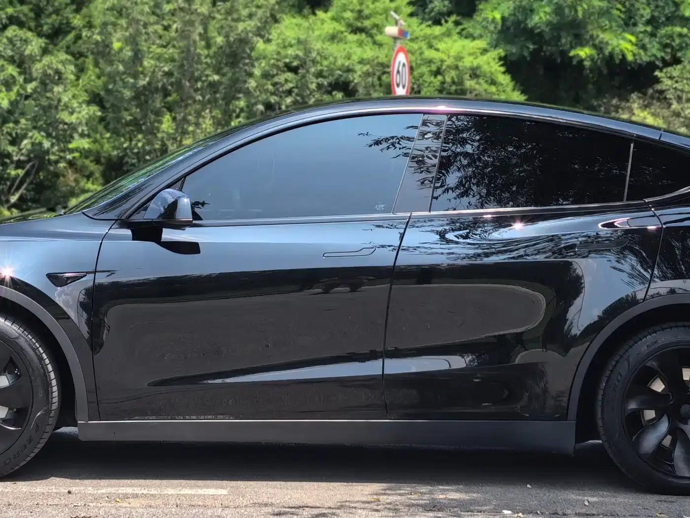 Model Y 2022 Long Range All-Wheel Drive — миниатюра 3