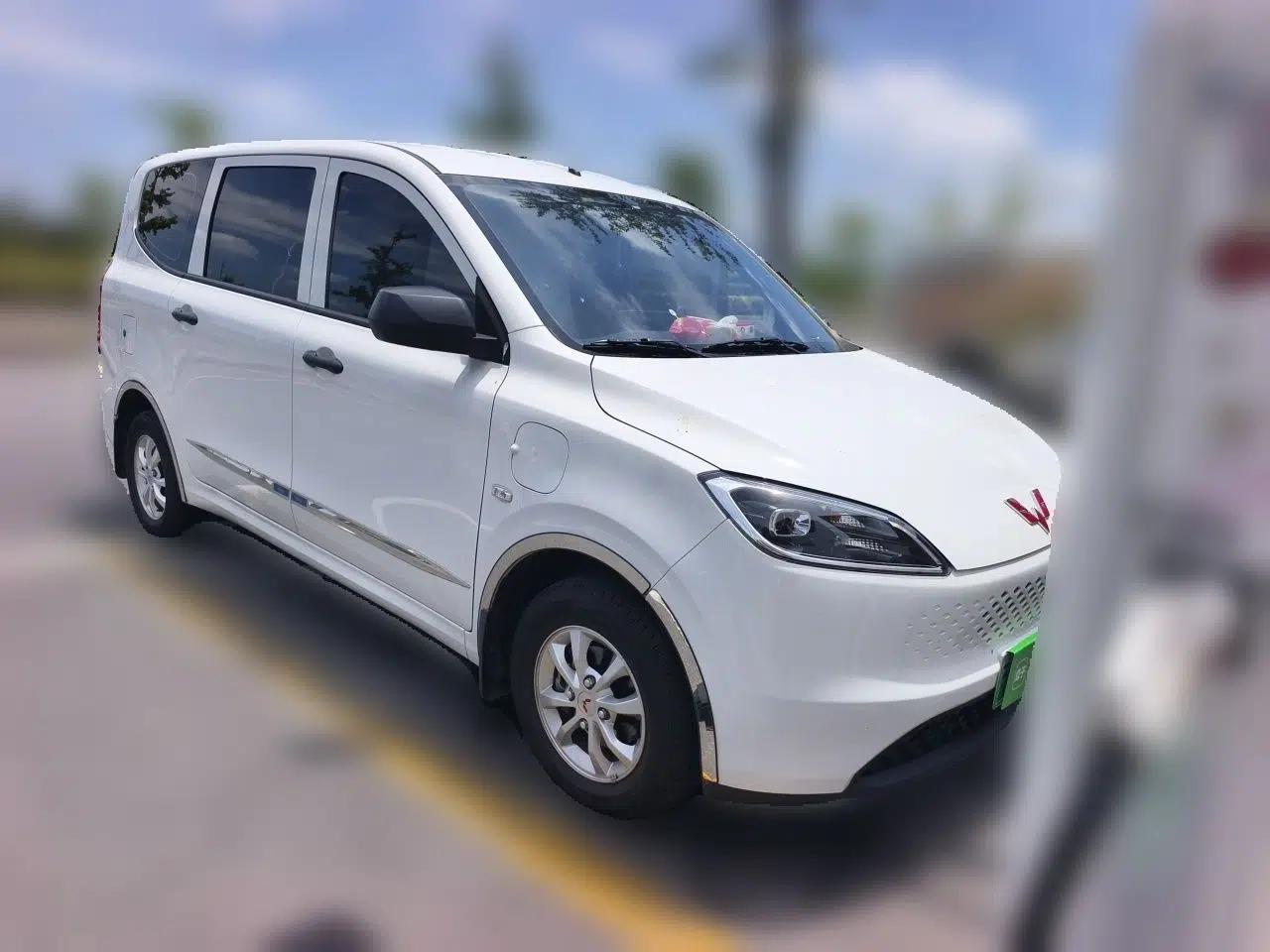 Wuling Hongguang New Energy 2025 Extended-Range Hybrid 50 km Standard Version — миниатюра 3