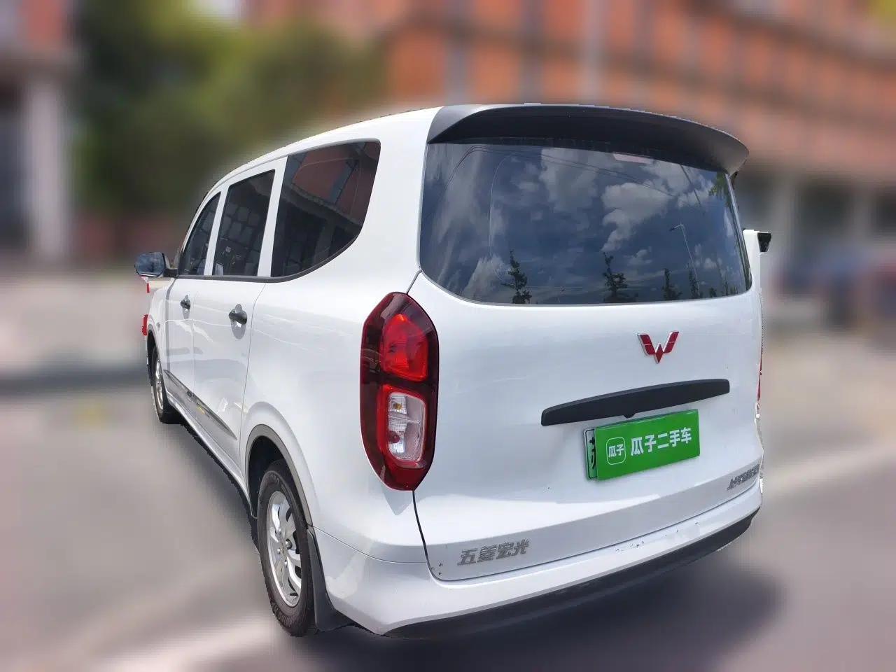 Wuling Hongguang New Energy 2025 Extended-Range Hybrid 50 km Standard Version — миниатюра 4