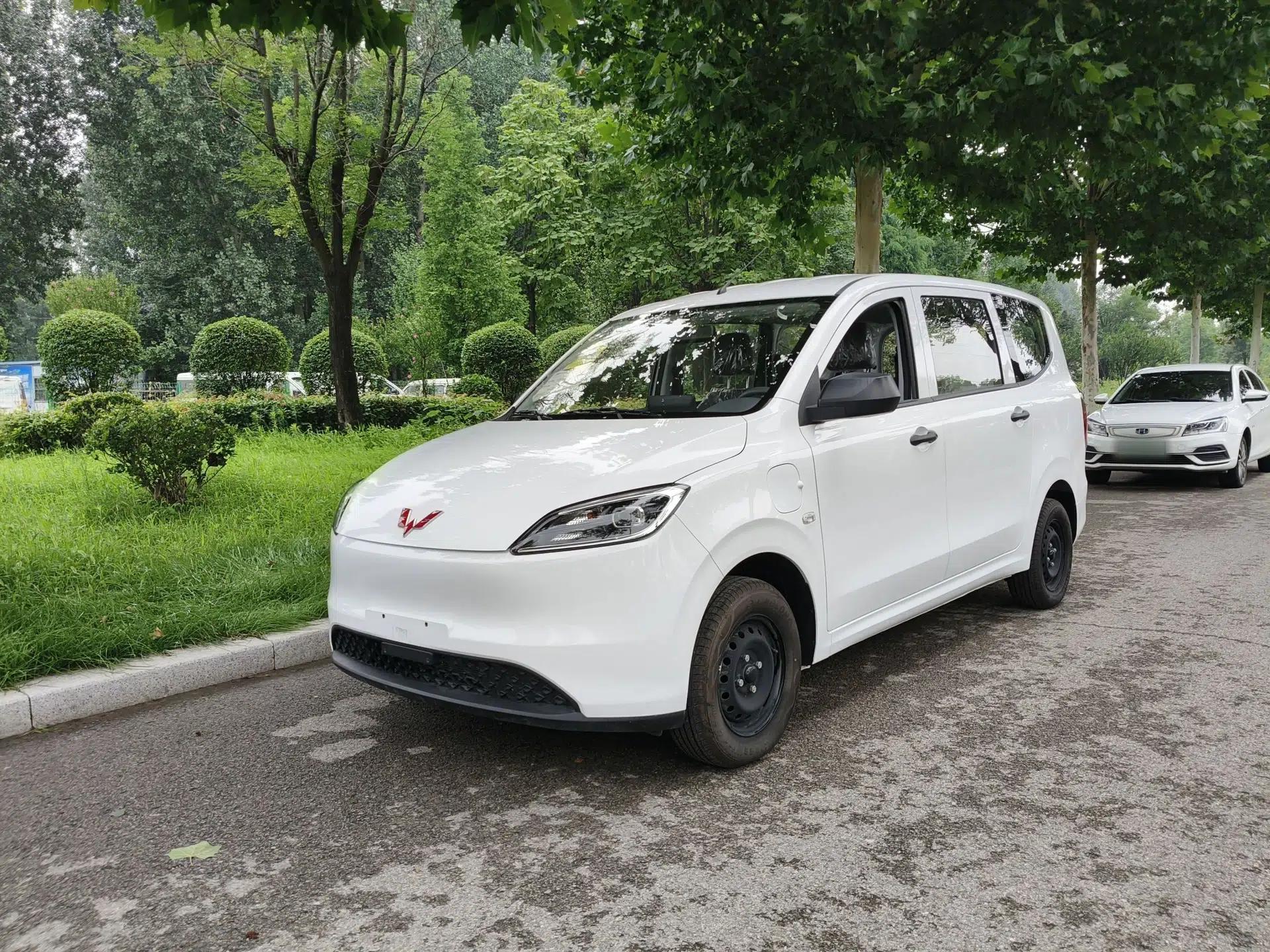 Wuling Hongguang New Energy 2024 All-Electric Model 300KM Standard Version — миниатюра 1