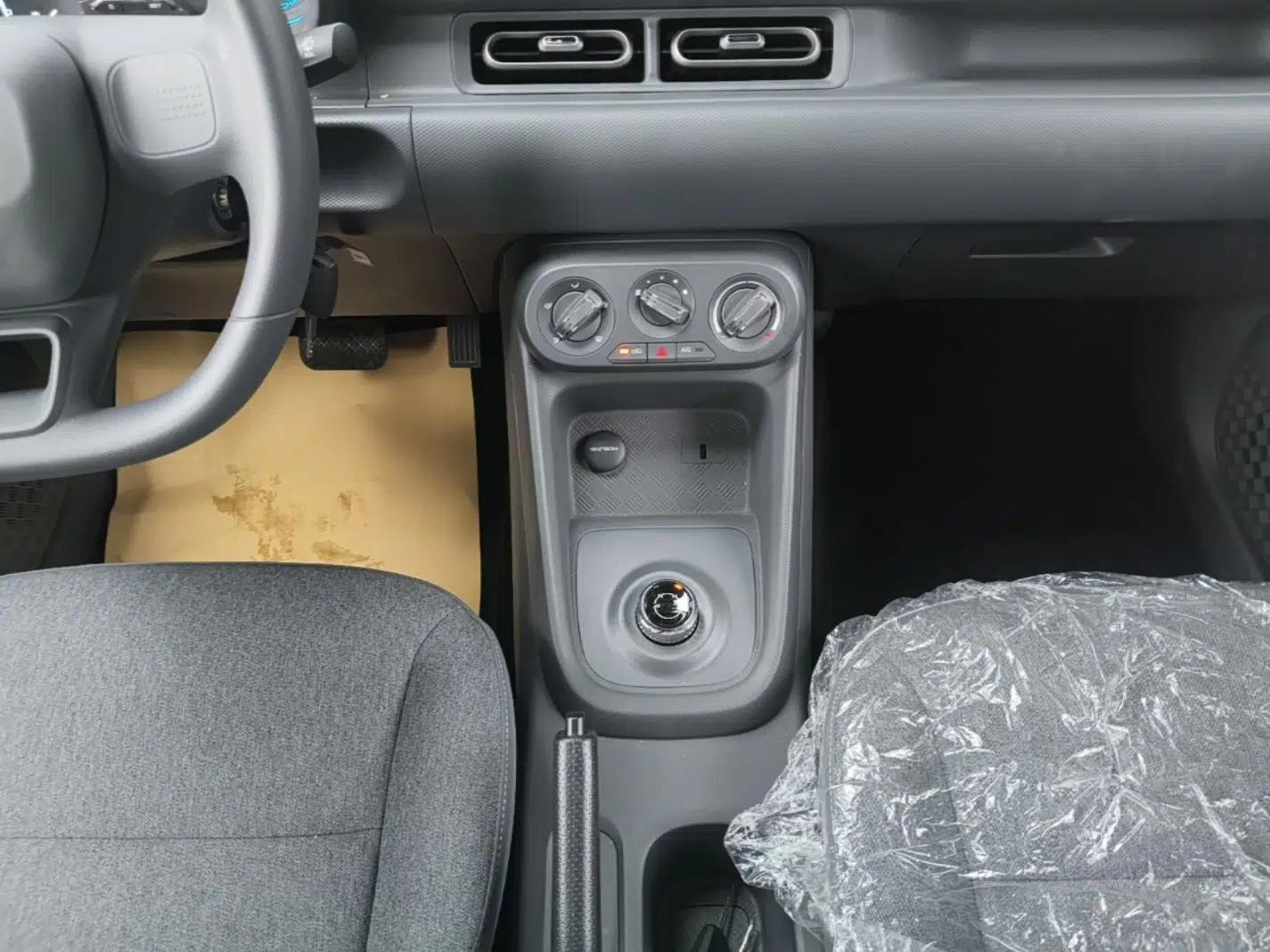 Wuling Hongguang New Energy 2024 All-Electric Model 300KM Standard Version — миниатюра 16