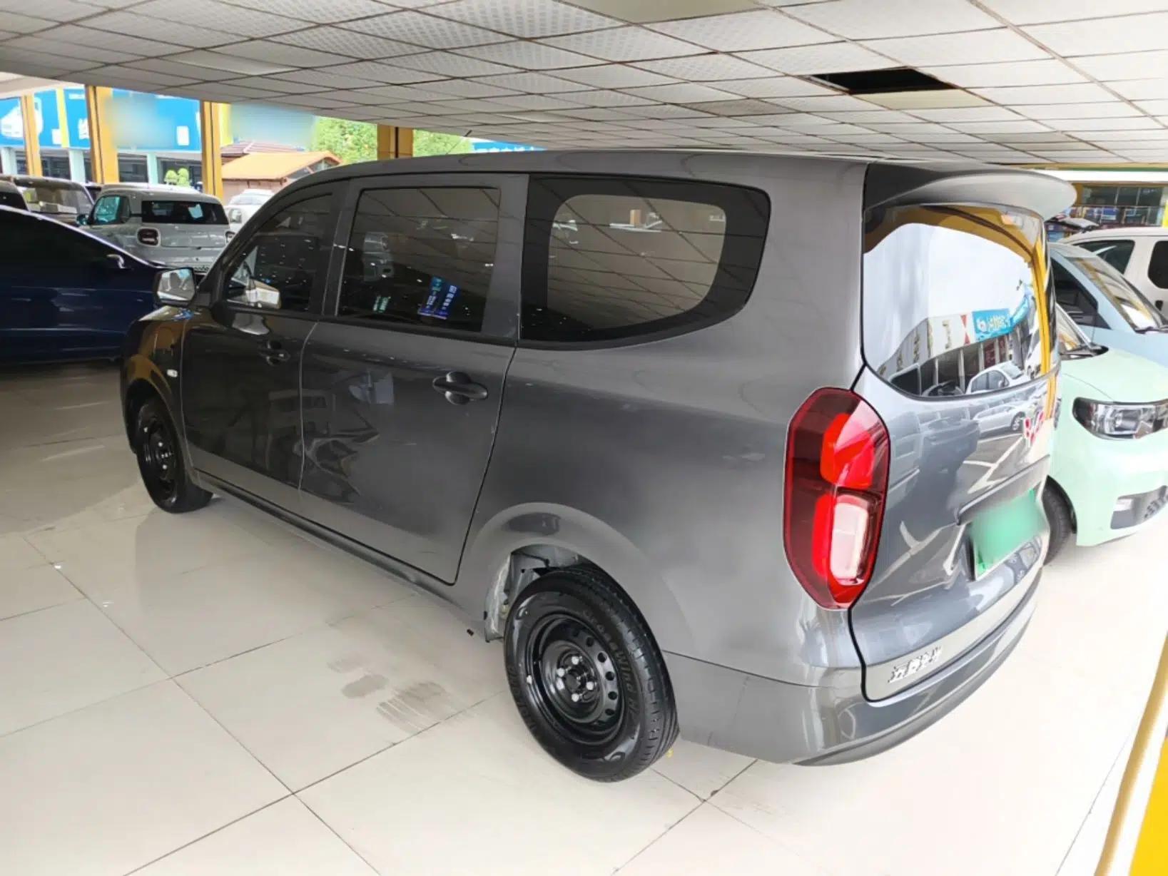 Wuling Hongguang New Energy 2024 All-Electric Model 300KM Practical Version — миниатюра 13