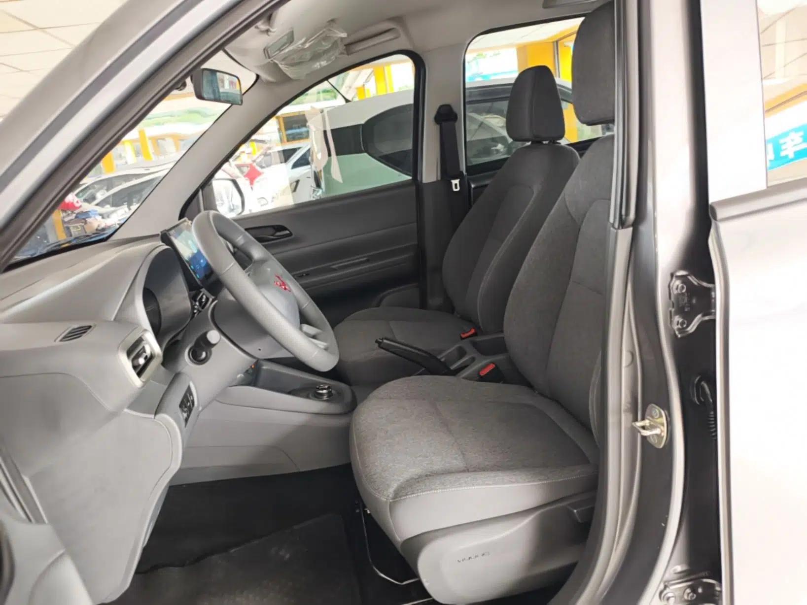 Wuling Hongguang New Energy 2024 All-Electric Model 300KM Practical Version — миниатюра 22