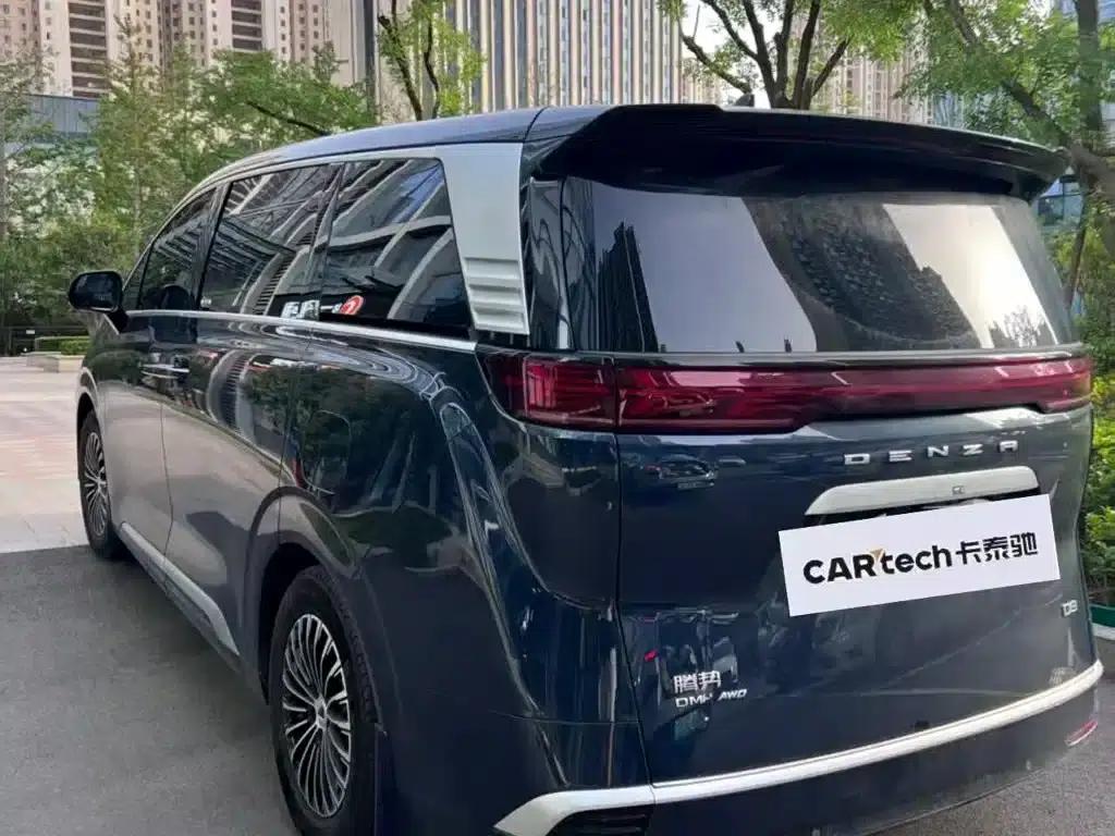 Denza D9 2022 DM-i 970 AWD Flagship Edition — миниатюра 3