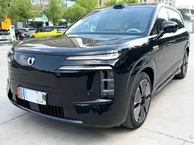 Denza N8 2023 All-Wheel Drive Super Hybrid Flagship Six-Seater Edition