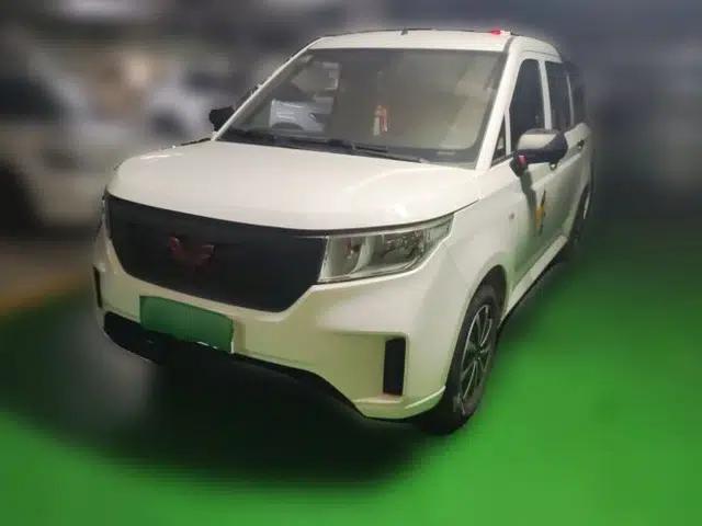 Wuling Hongguang PLUS 2019 1.5T Manual Standard Edition 5 Seats