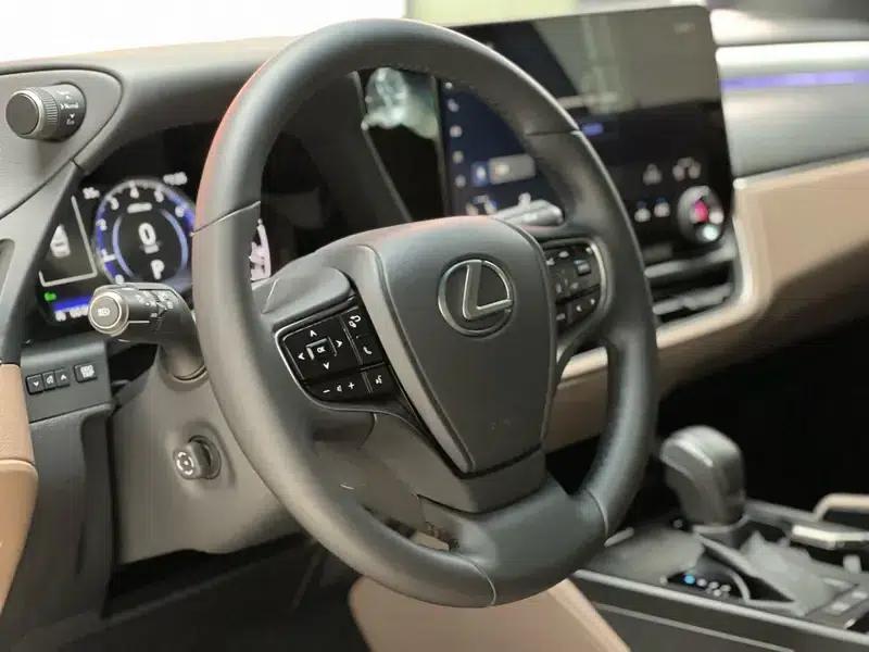 Lexus ES 2025 200 Premium Edition — миниатюра 11