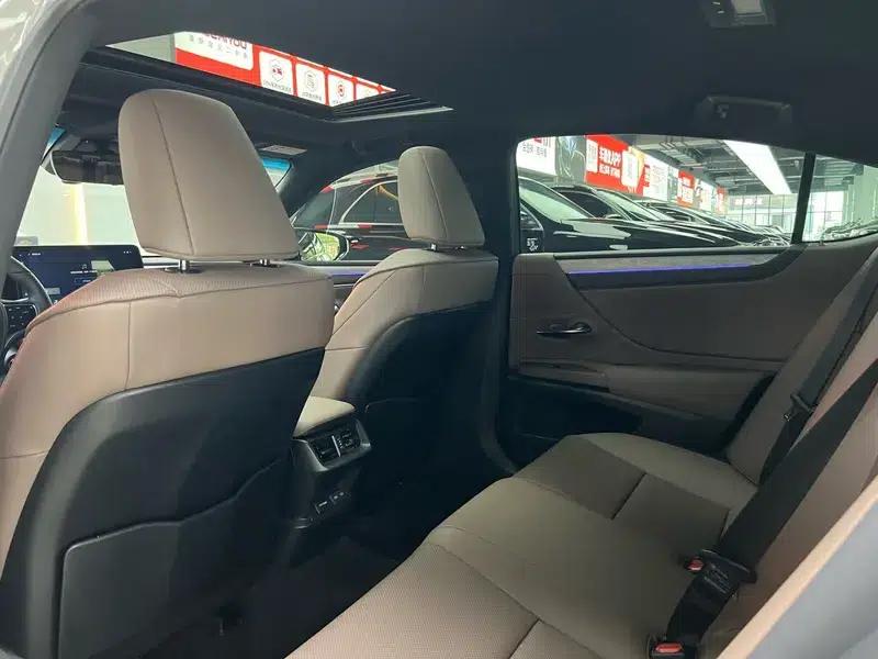 Lexus ES 2025 200 Premium Edition — миниатюра 17