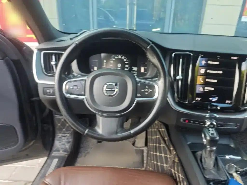2021 Volvo XC60 T5 AWD Inscription Luxury Edition — миниатюра 11