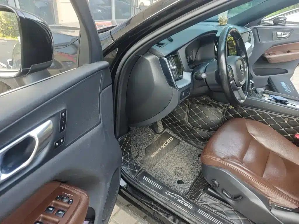 2021 Volvo XC60 T5 AWD Inscription Luxury Edition — миниатюра 17