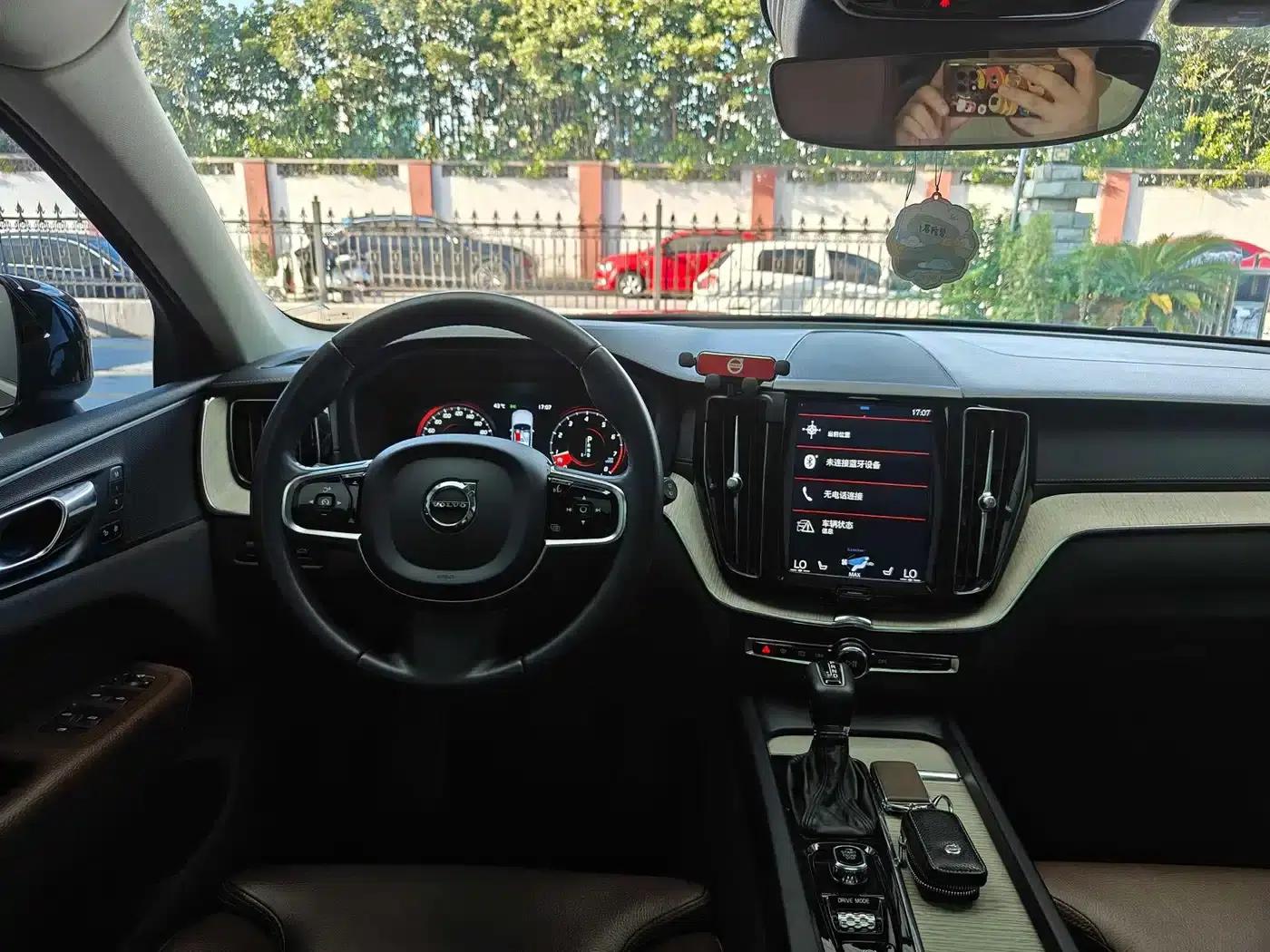2020 Volvo XC60 T5 AWD Inscription Luxury Edition — миниатюра 11