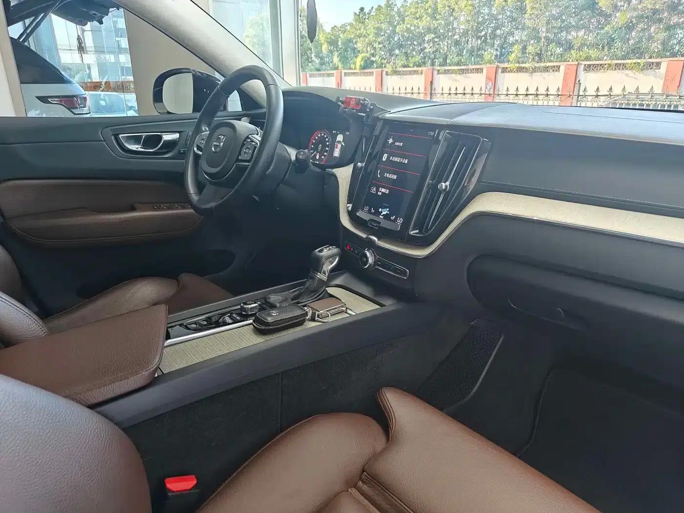 2020 Volvo XC60 T5 AWD Inscription Luxury Edition — миниатюра 13