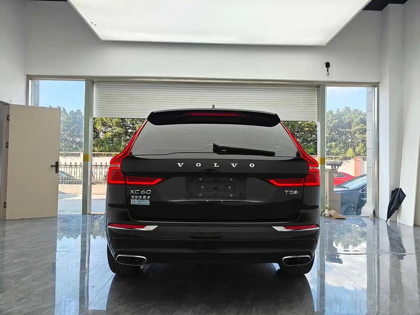 2020 Volvo XC60 T5 AWD Inscription Luxury Edition — миниатюра 4