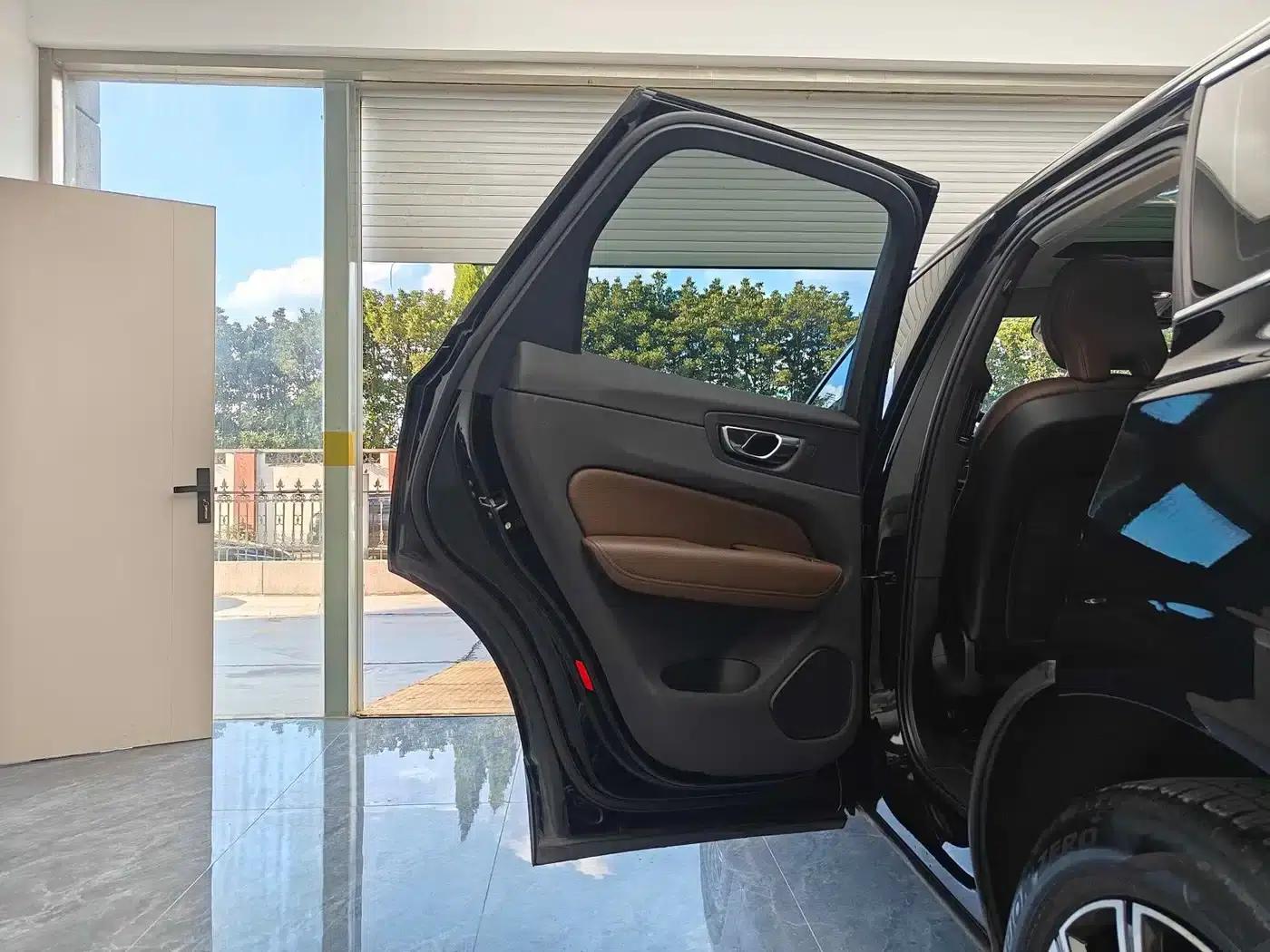 2020 Volvo XC60 T5 AWD Inscription Luxury Edition — миниатюра 9