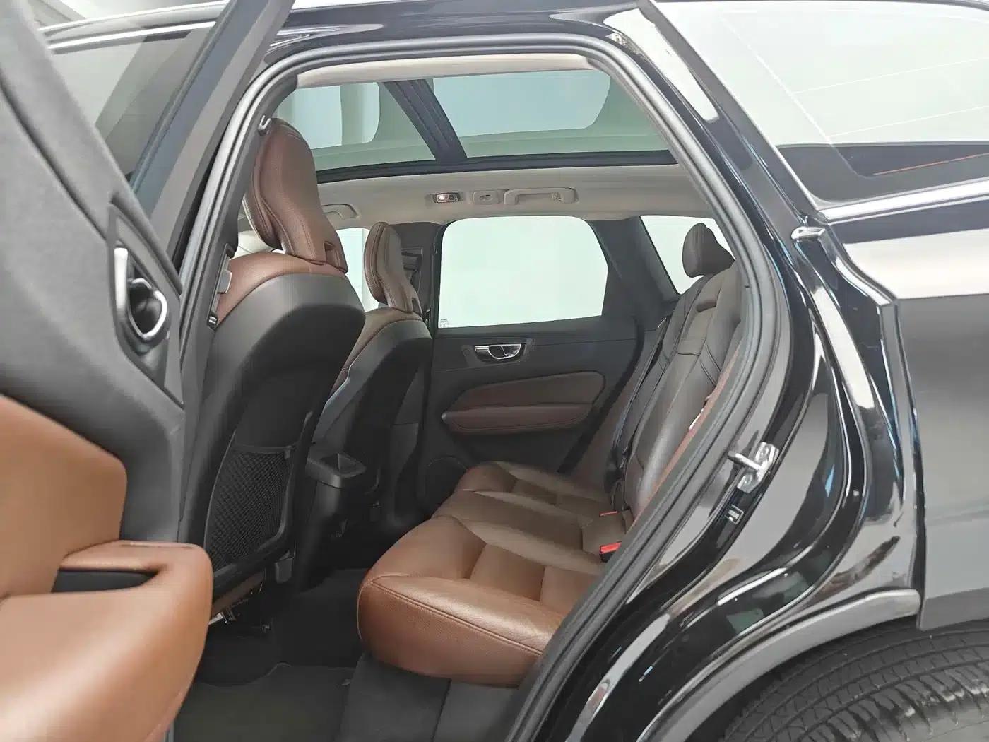 2020 Volvo XC60 T5 AWD Inscription Luxury Edition — миниатюра 10