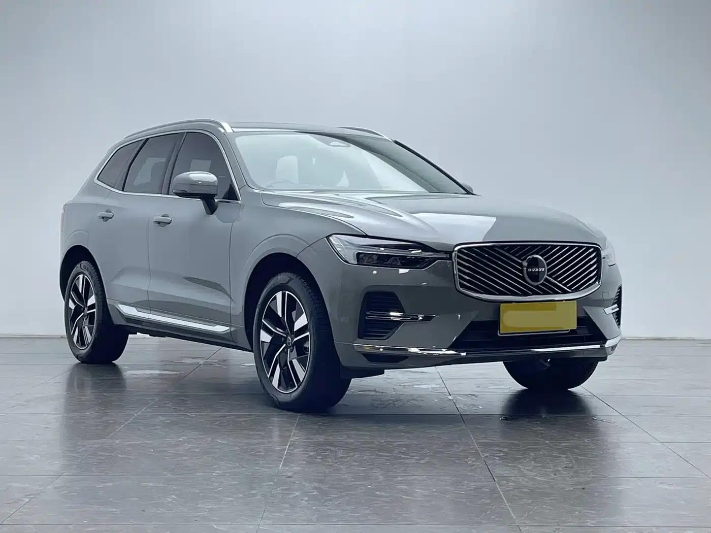 2026 Volvo XC60 B5 AWD Inscription Luxury Edition — миниатюра 3