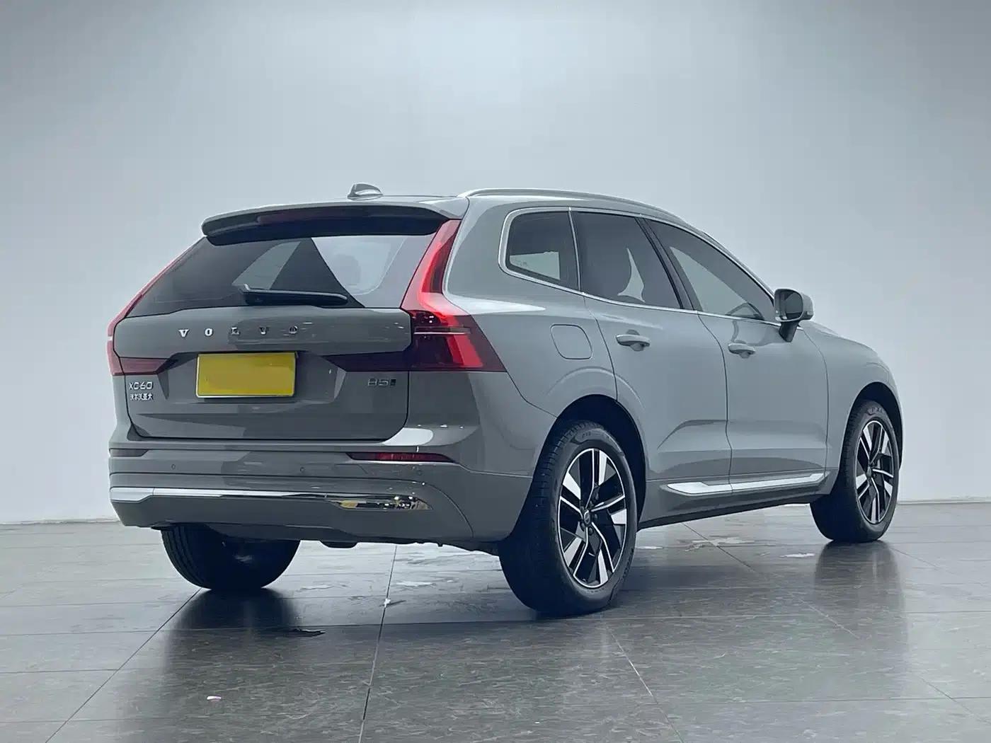 2026 Volvo XC60 B5 AWD Inscription Luxury Edition — миниатюра 4