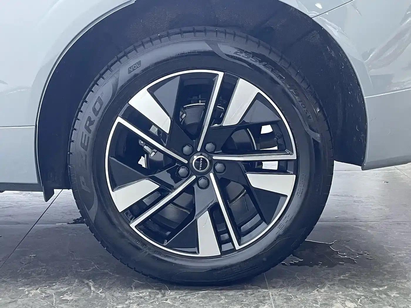 2026 Volvo XC60 B5 AWD Inscription Luxury Edition — миниатюра 10