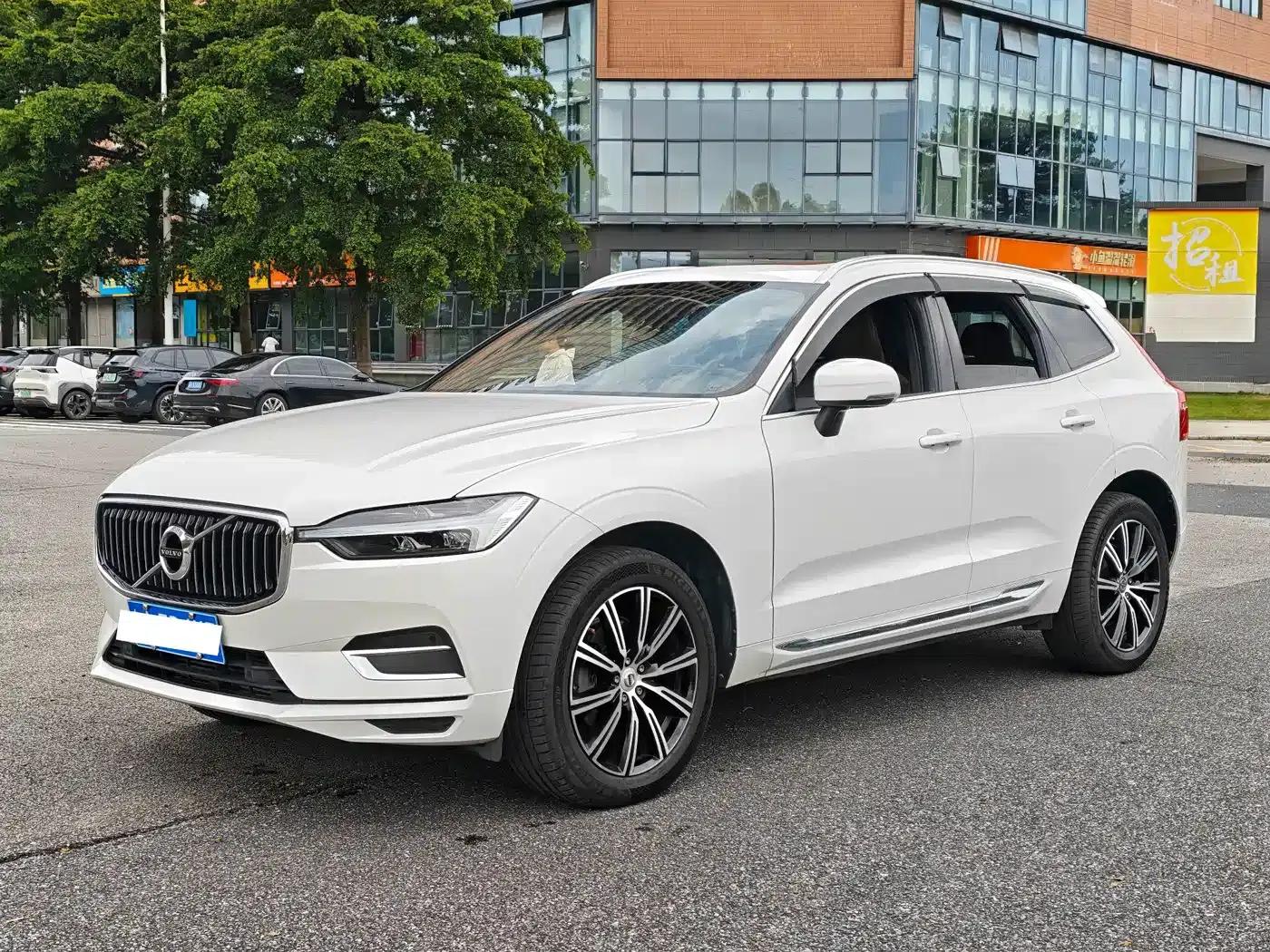 2021 Volvo XC60 T5 AWD Inscription Luxury Edition — миниатюра 1