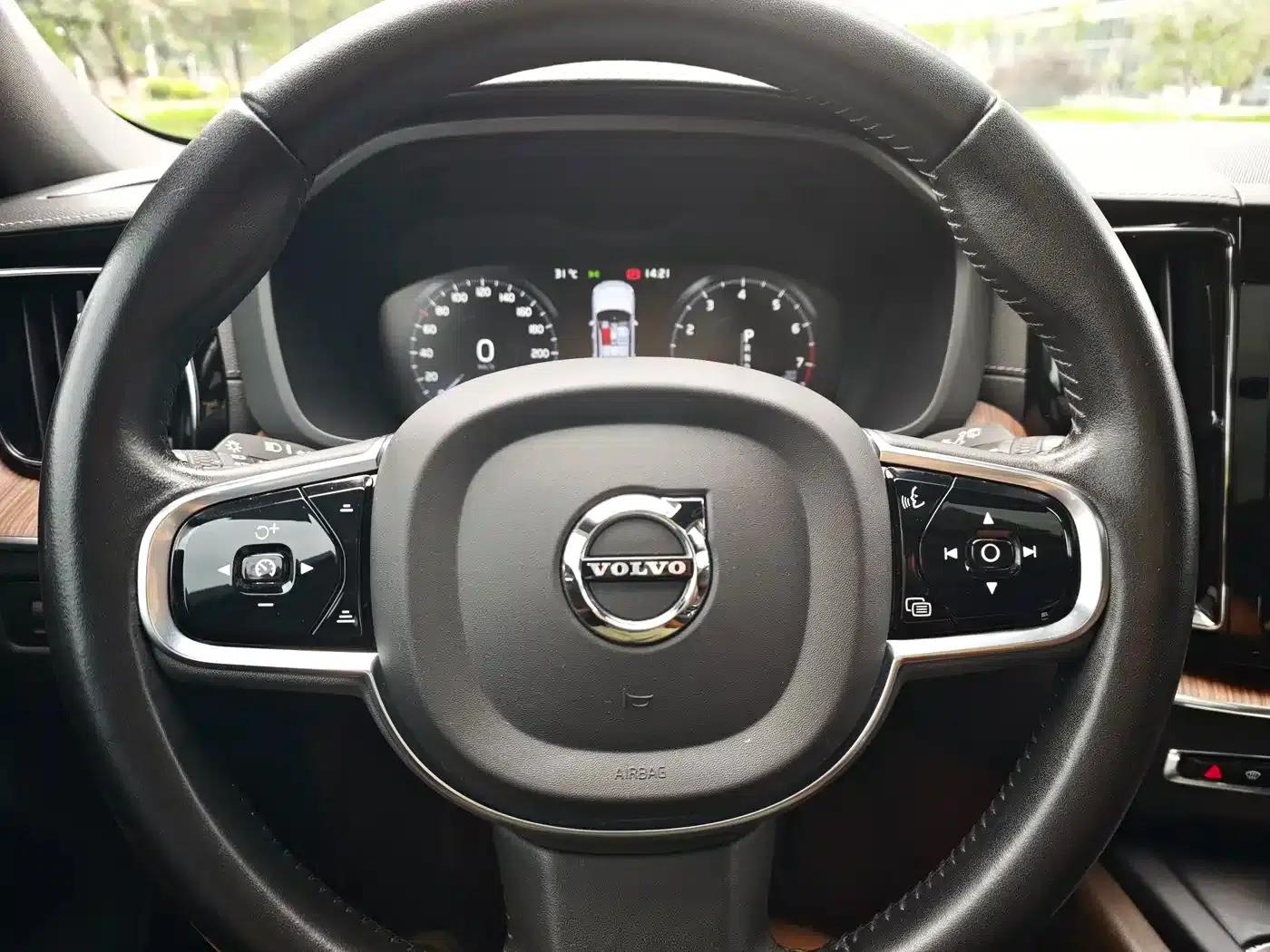 2021 Volvo XC60 T5 AWD Inscription Luxury Edition — миниатюра 12