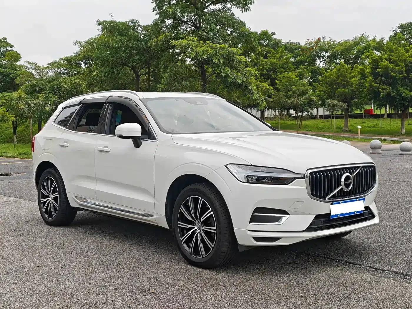 2021 Volvo XC60 T5 AWD Inscription Luxury Edition — миниатюра 3