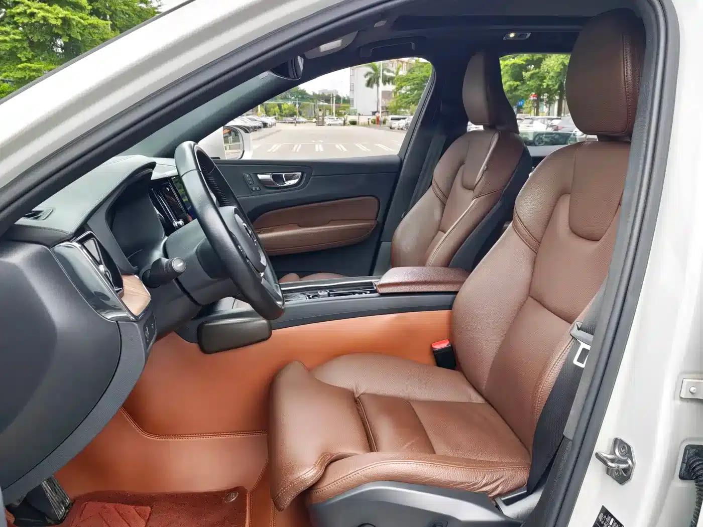 2021 Volvo XC60 T5 AWD Inscription Luxury Edition — миниатюра 5