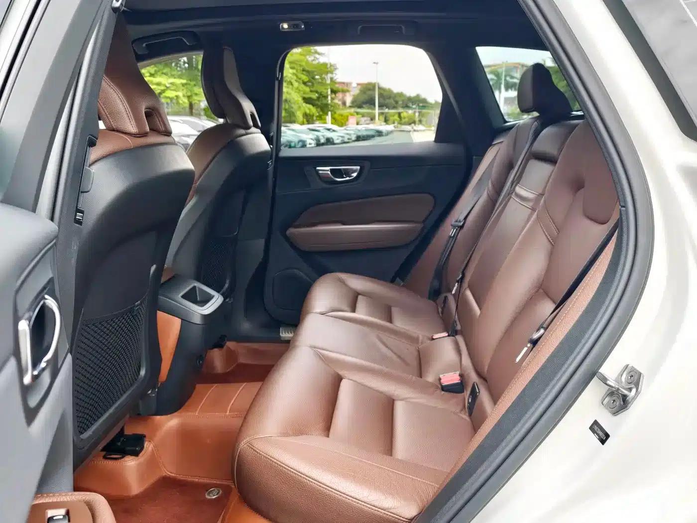 2021 Volvo XC60 T5 AWD Inscription Luxury Edition — миниатюра 6