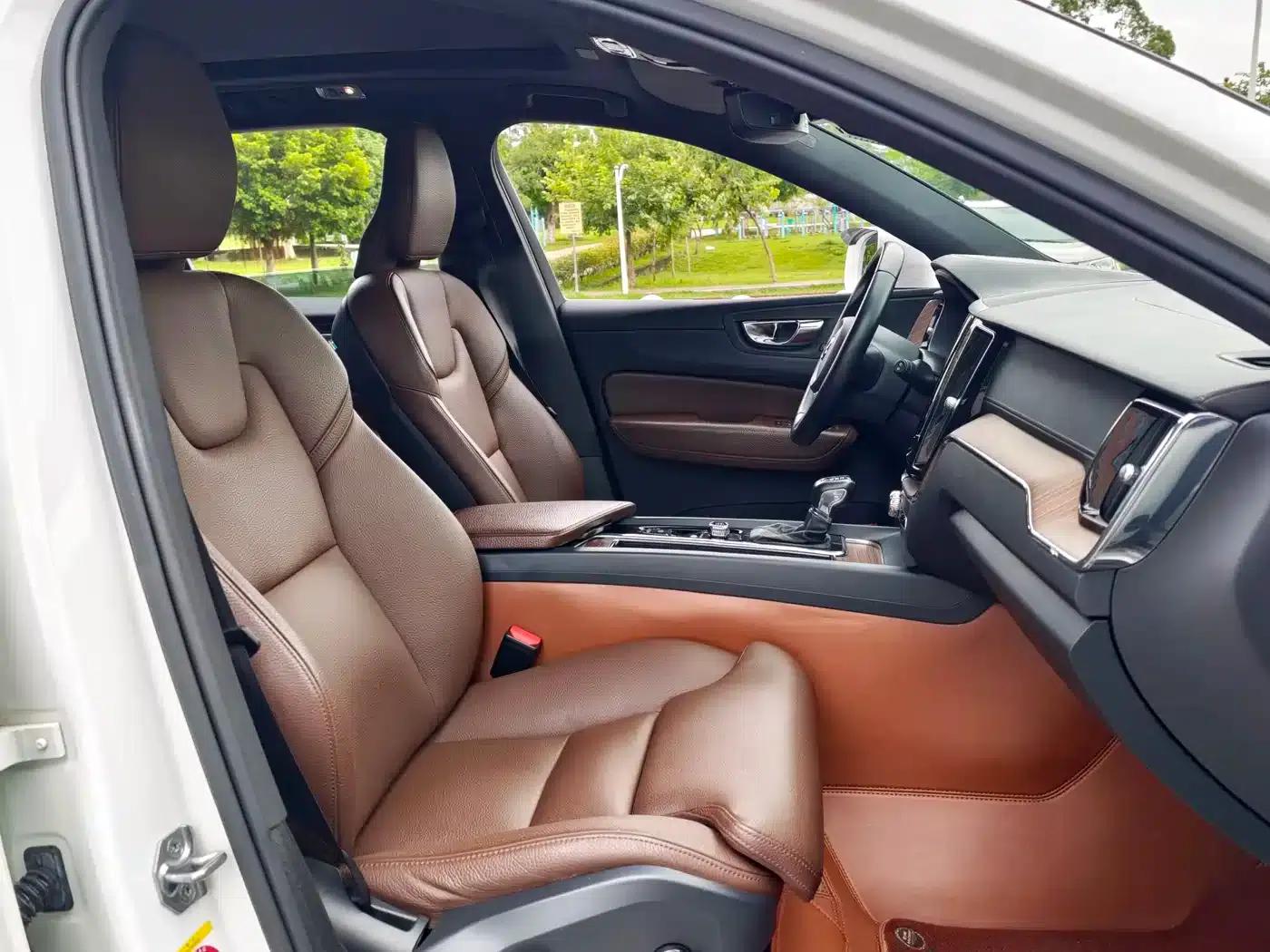 2021 Volvo XC60 T5 AWD Inscription Luxury Edition — миниатюра 7